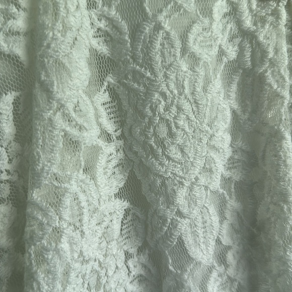 Guess crop top in lace - Picture 5 of 5